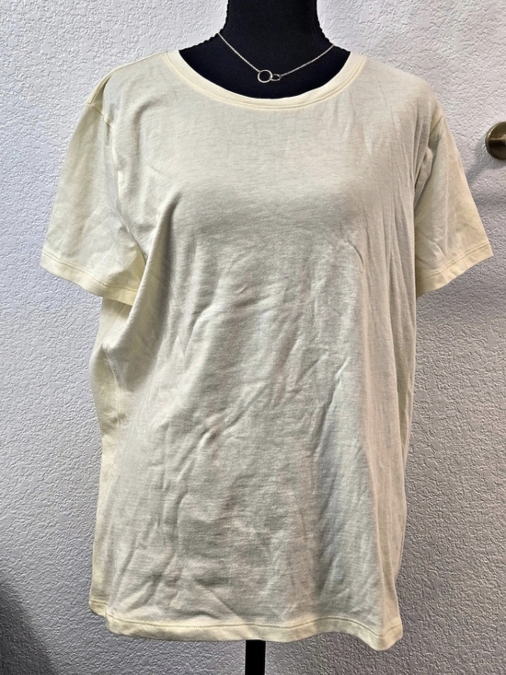 Time and Tru Short Sleeve T-Shirt in Light Yellow Size Large NWT